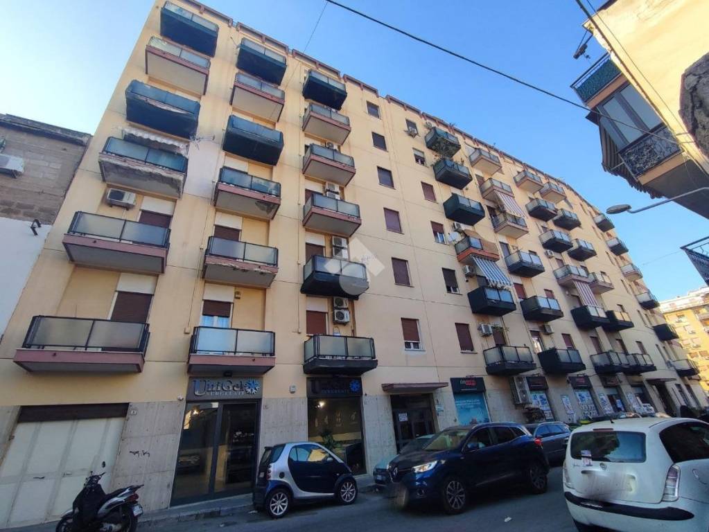 Appartamento in affitto a Palermo via Ruggerone Da Palermo, 5