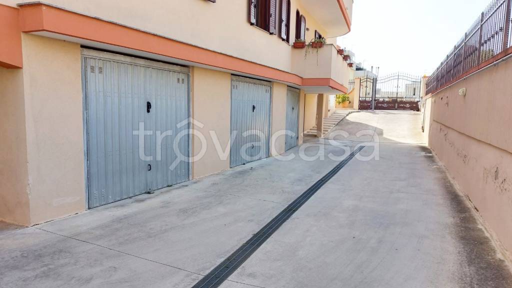 Garage in vendita a Cavallino via Francesco Guicciardini, 12
