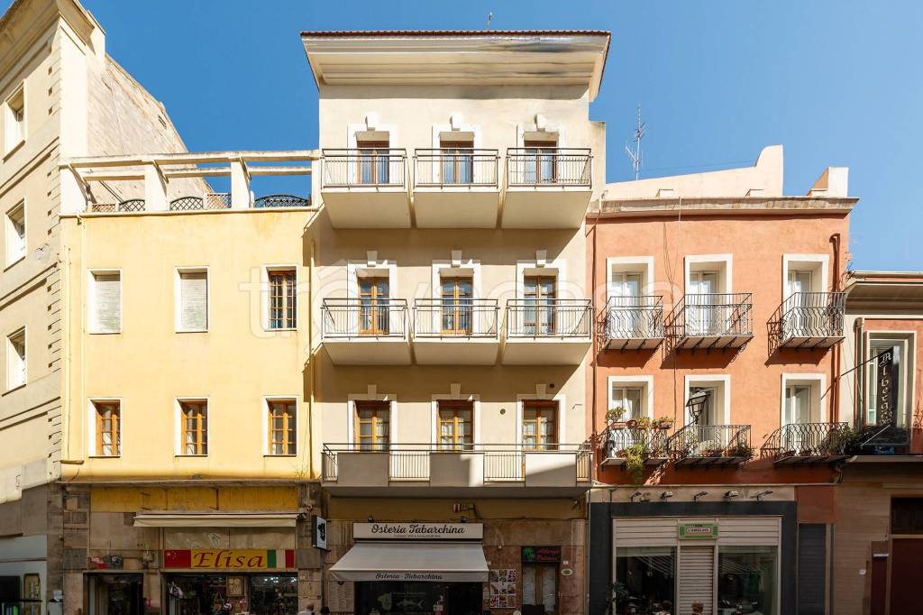 Intero Stabile in vendita a Cagliari via Sardegna, 8