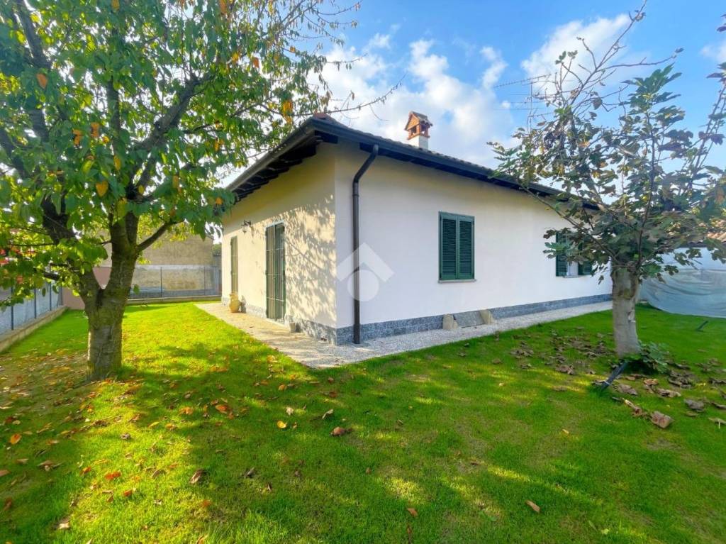 Villa in vendita a Crescentino strada Felice Miraglio, 57