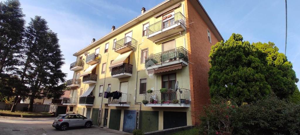 Appartamento in vendita a Lonate Pozzolo via Santa Caterina, 59