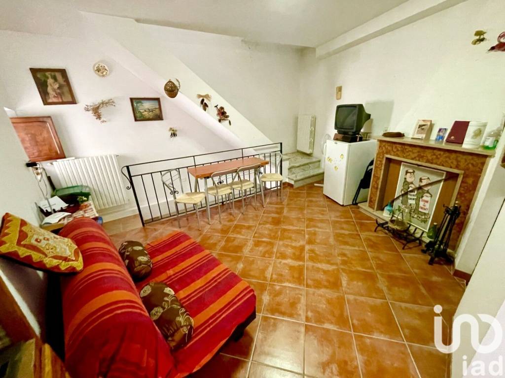 Casa Indipendente in vendita a Pettorano sul Gizio largo Cicone