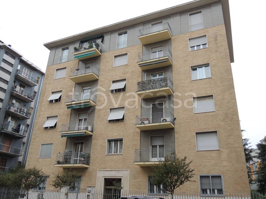 Appartamento in vendita a Milano via Paolo Maspero, 56