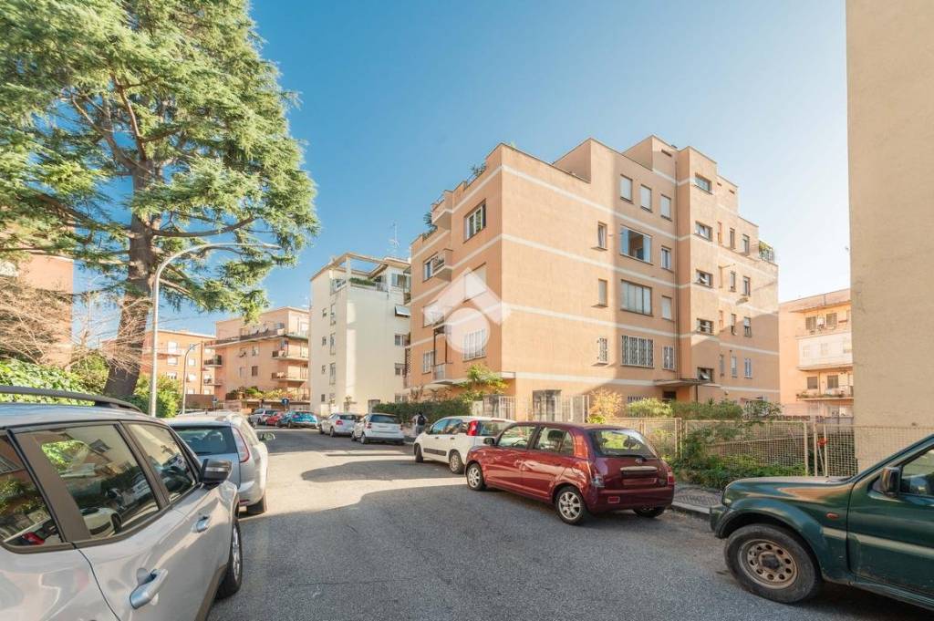 Appartamento in vendita a Roma via Licinio Calvo, 27