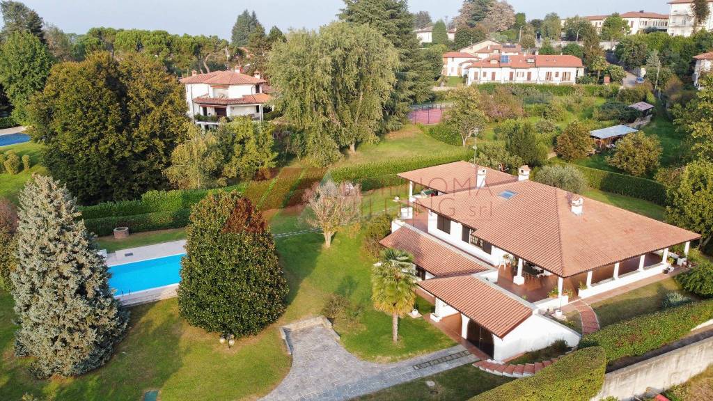 Villa in vendita a Sumirago via Alessandro Volta