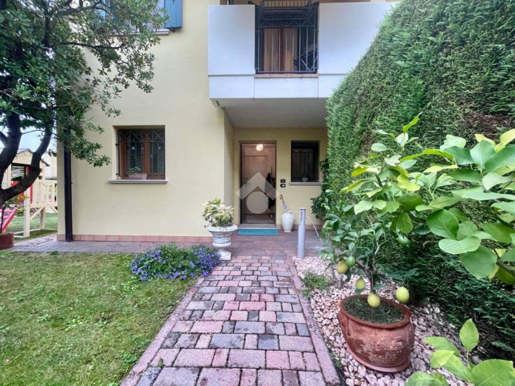Villa a Schiera in vendita ad Albignasego via g. Mameli