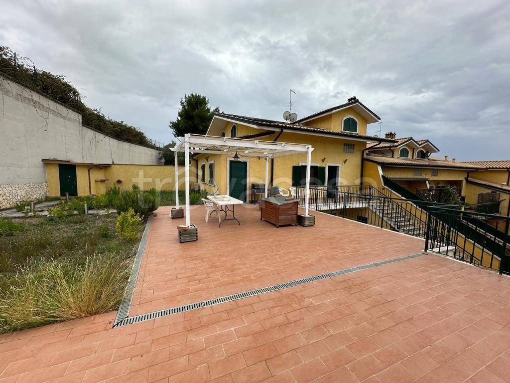 Villa a Schiera in vendita a Guidonia Montecelio via Tito Livio