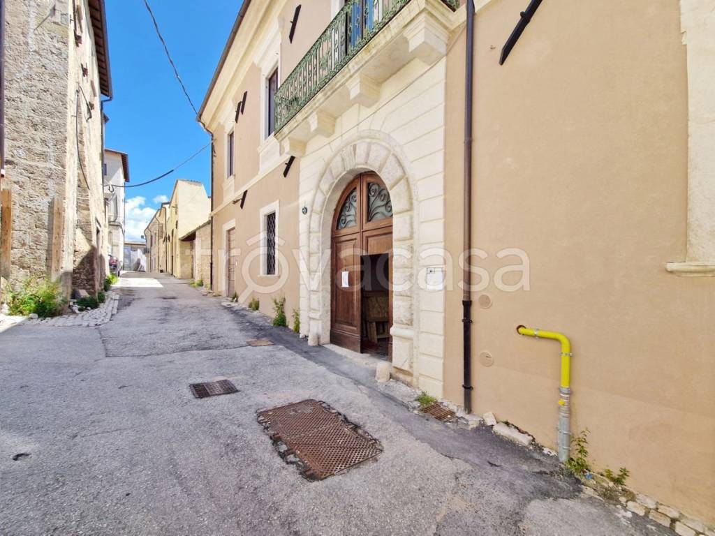 Appartamento in vendita a L'Aquila via Goriano Valle, 28