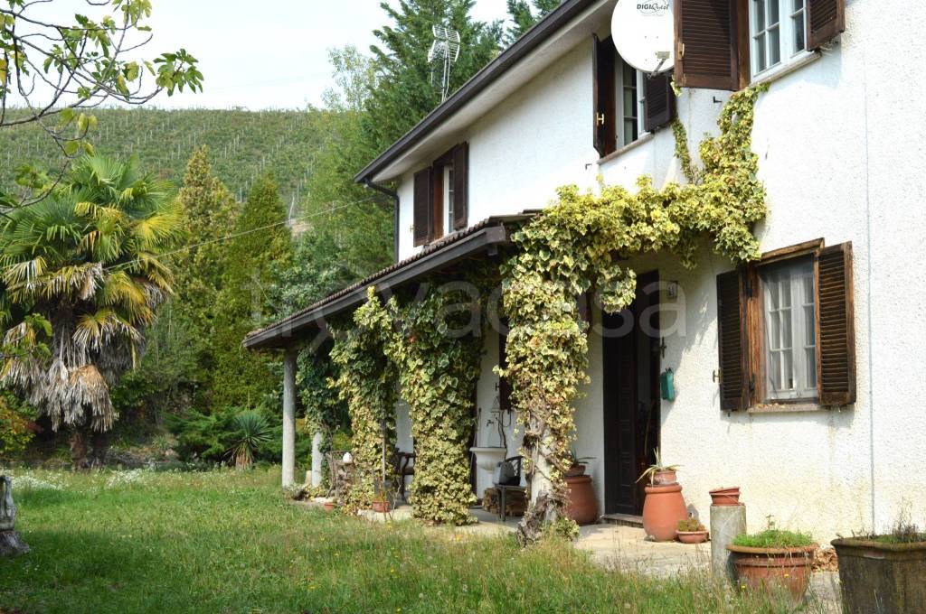 Casale in vendita a Castel Boglione strada Bogliona