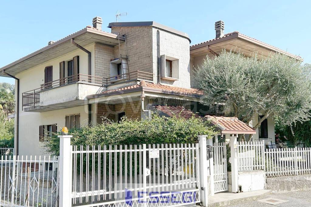 Villa Bifamiliare in vendita a Erba via 4 Novembre, 37B