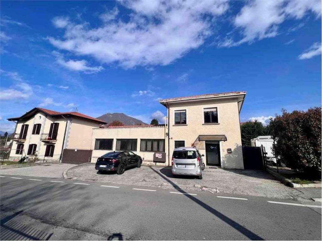 Capannone Industriale in vendita a Laveno-Mombello via Gorizia, 34