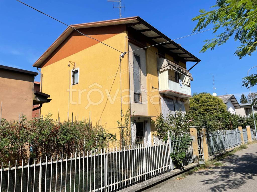 Appartamento in vendita a Castelnovo di Sotto via Don Pasqualino Borghi, 3
