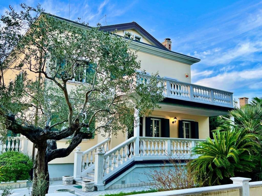 Villa Bifamiliare in vendita a Lignano Sabbiadoro via Annia, 26