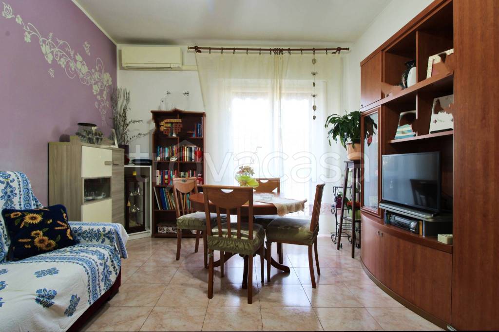 Appartamento in vendita a Trezzano sul Naviglio via Giosuè Carducci, 50