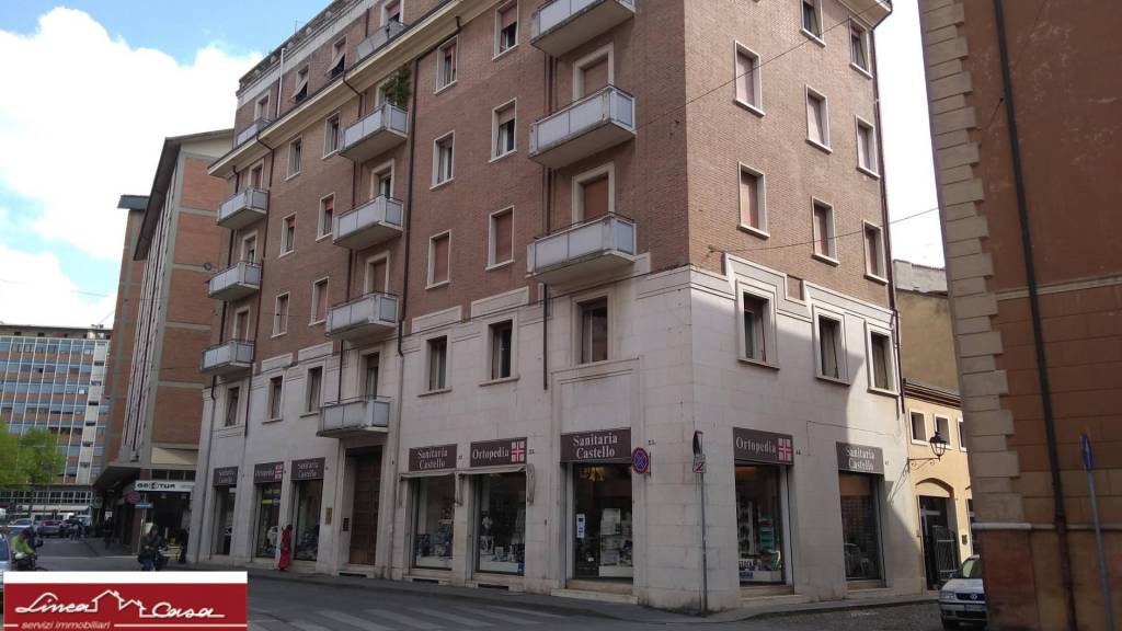 Appartamento in vendita a Ferrara via Degli Spadari