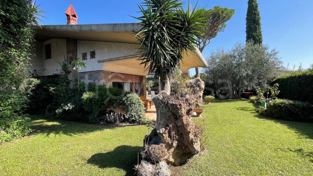 Villa Bifamiliare in vendita ad Ardea viale Piave, 18