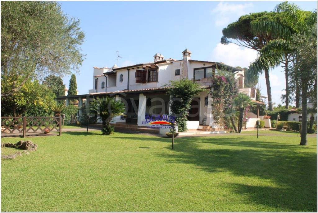 Villa Bifamiliare in vendita a San Felice Circeo viale Europa, 17