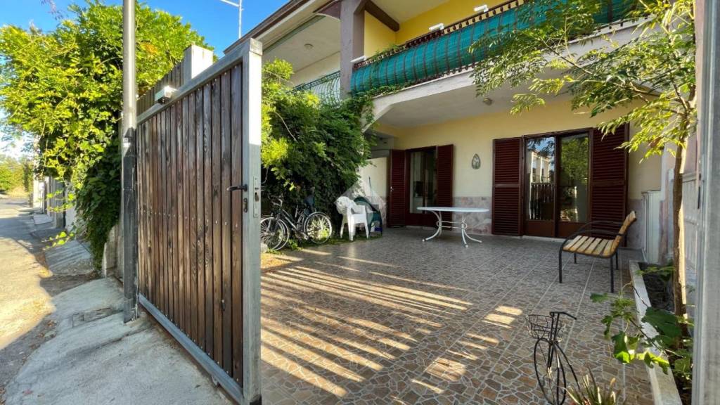 Villa a Schiera in vendita a Corigliano-Rossano via della Fontana, 36