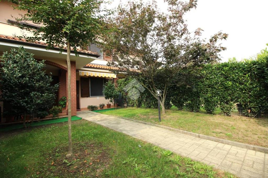 Villa a Schiera in vendita a Crescentino via michelangelo, 61