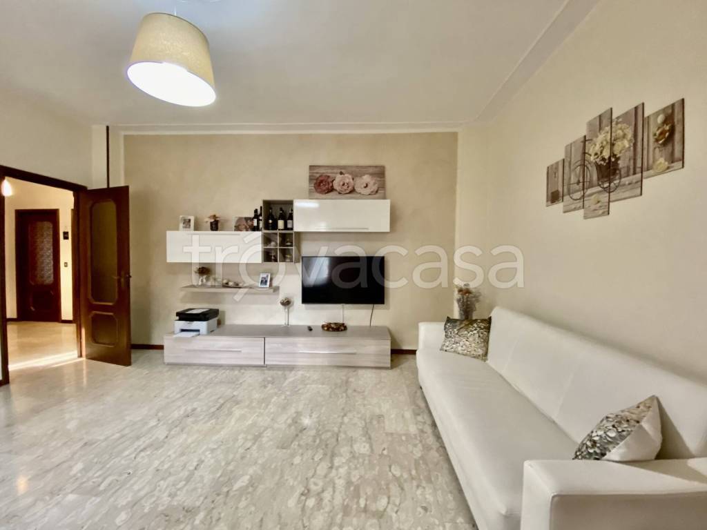 Appartamento in vendita ad Alba strada Vedetta, 54