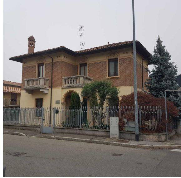 Villa all'asta a San Colombano al Lambro via Filippo Corridoni, 38