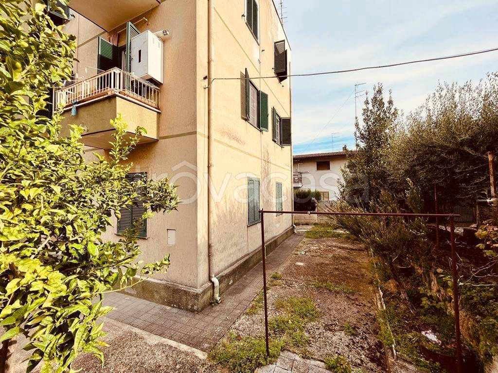 Appartamento in vendita a Roma via Piansano