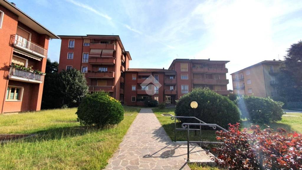 Appartamento in vendita a Merate via Don Cesare Cazzaniga, 15