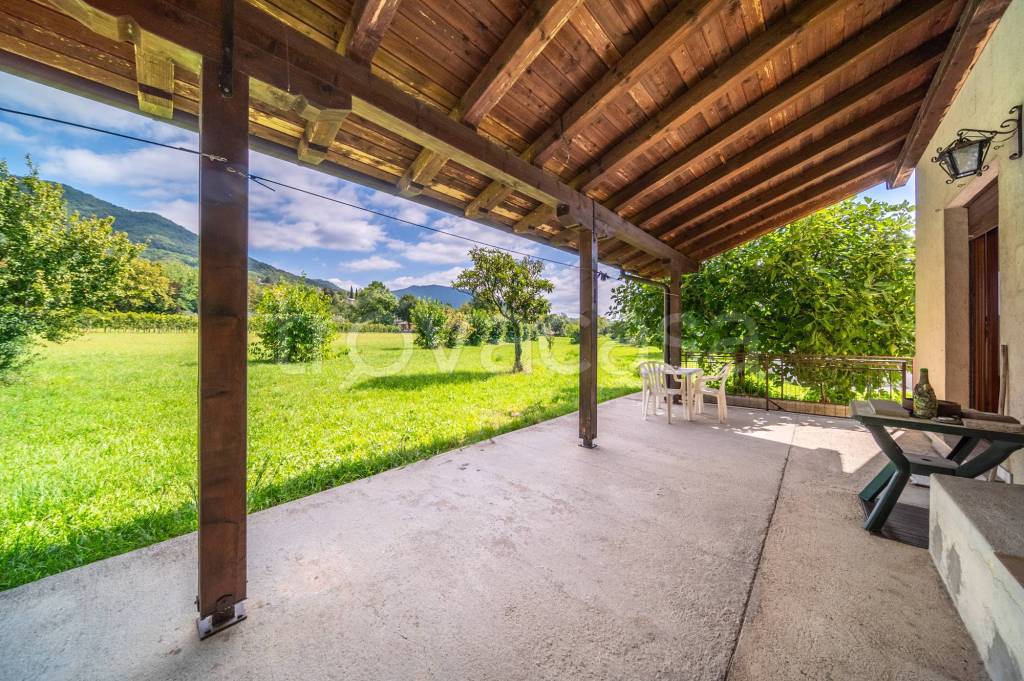Villa Bifamiliare in vendita a Gemona del Friuli via Vuarbe, 107