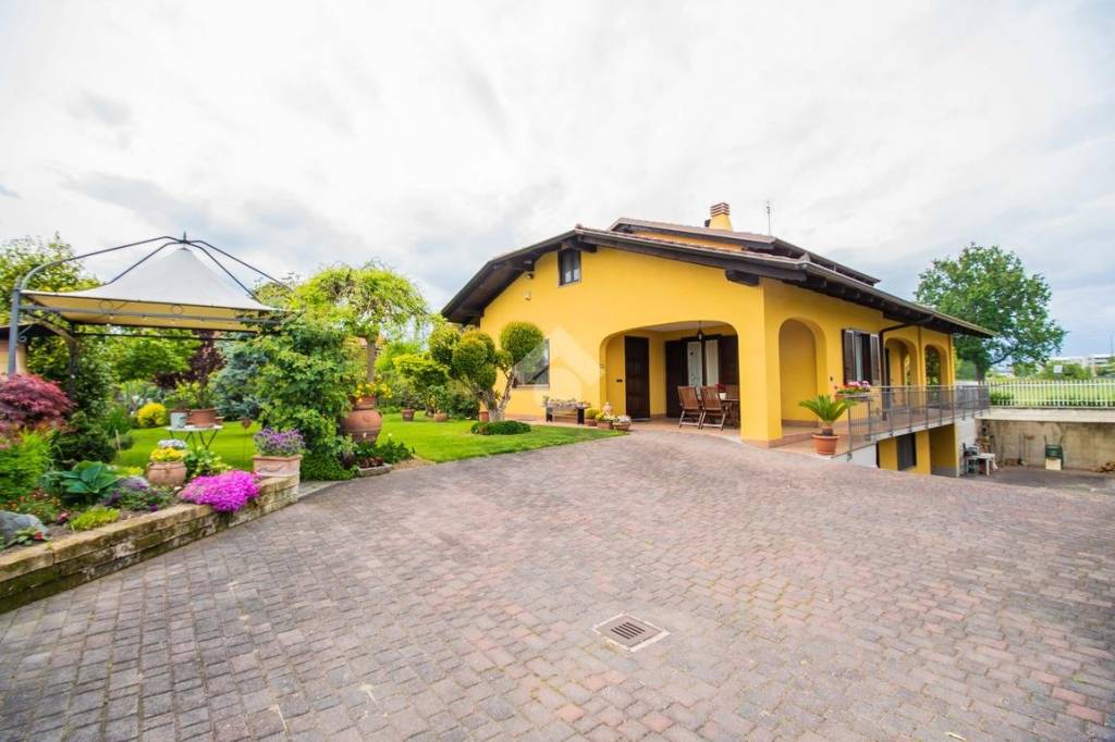 Villa in vendita a Rivarolo Canavese via Argentera, 10