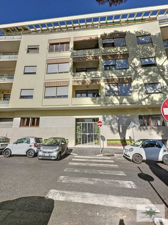 Appartamento in vendita a Roma piazza Stefano Jacini