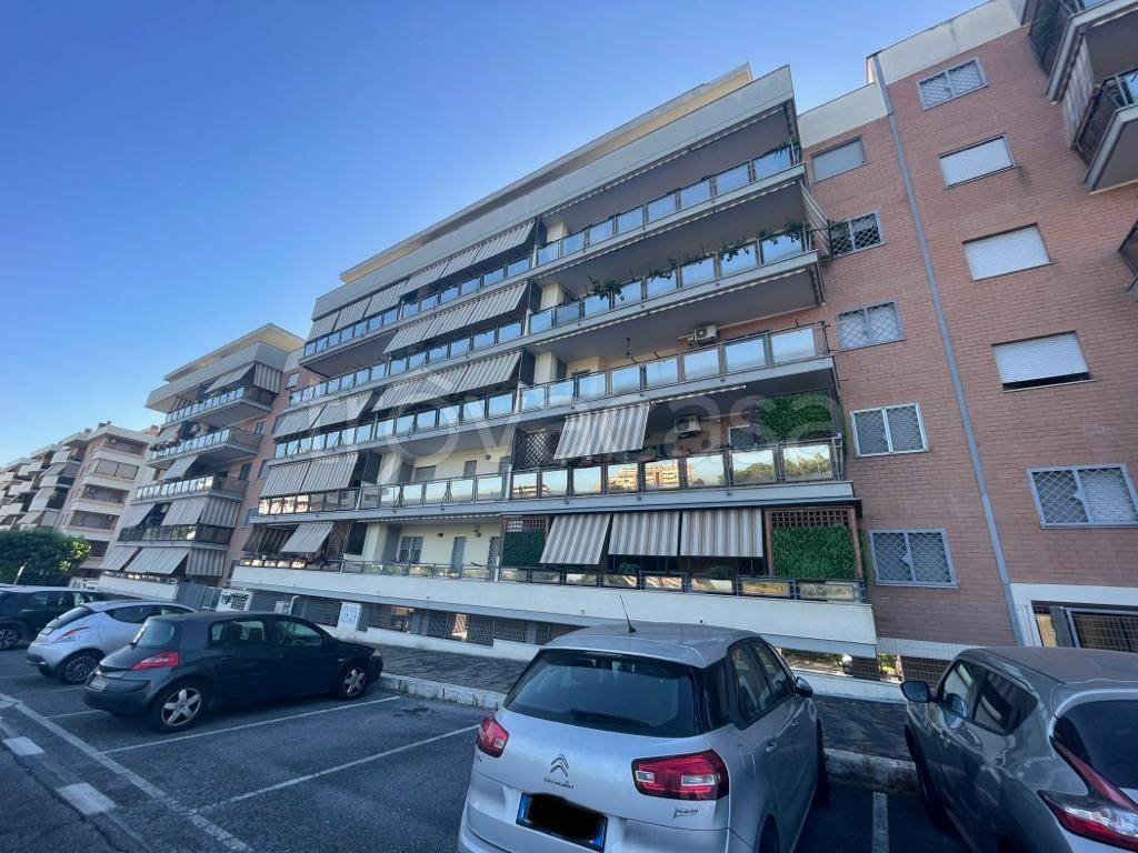 Appartamento in vendita a Roma via Luciano Conti