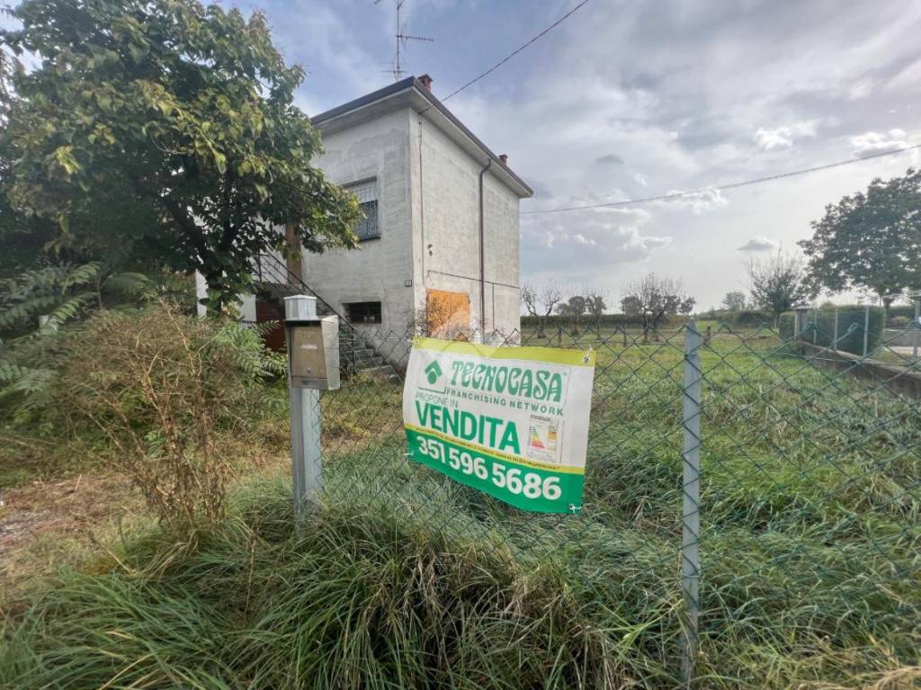 Casa Indipendente in vendita a Novellara strada Borgazzo, 49