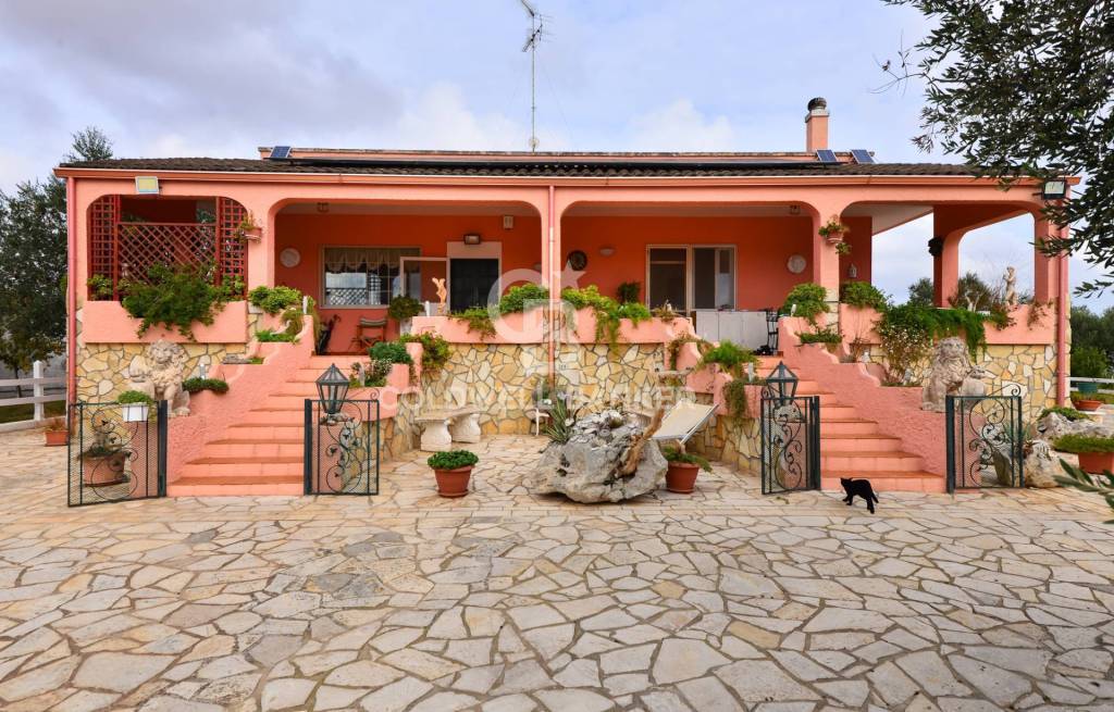 Villa in vendita a Lecce via Isabella d'Amato