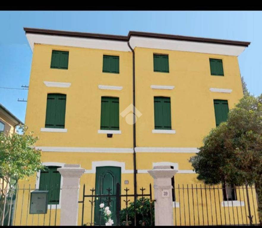 Villa Bifamiliare in vendita a Vittorio Veneto via Jacopo da Valenza, 13