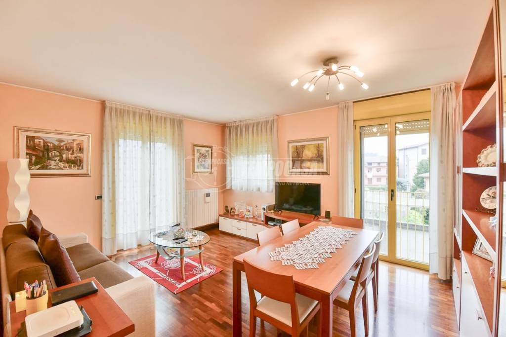 Appartamento in vendita a Erba via Mazzini