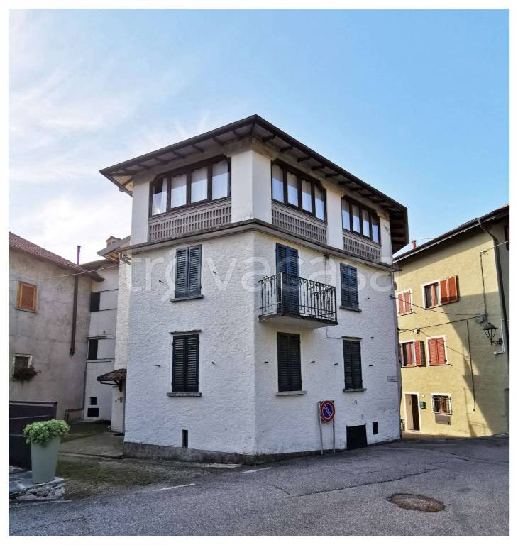 Appartamento in vendita a Nebbiuno via Camillo Benso di Cavour, 11
