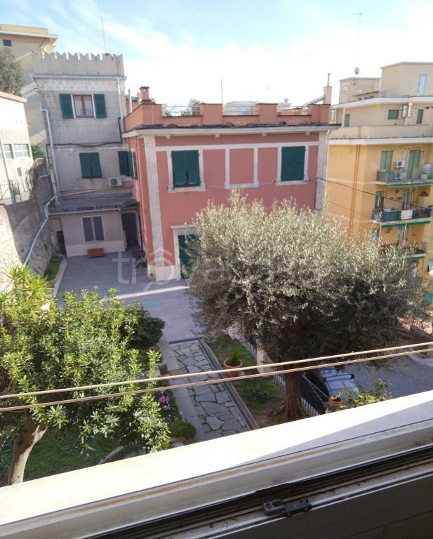 Appartamento in vendita a Genova via Giuseppe Sapeto