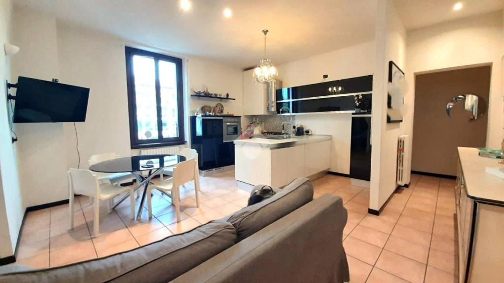Appartamento in vendita a Senago via Giuseppe Mazzini, 1