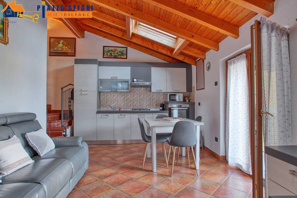 Appartamento in vendita a Marchirolo via Giosuè Carducci, 30