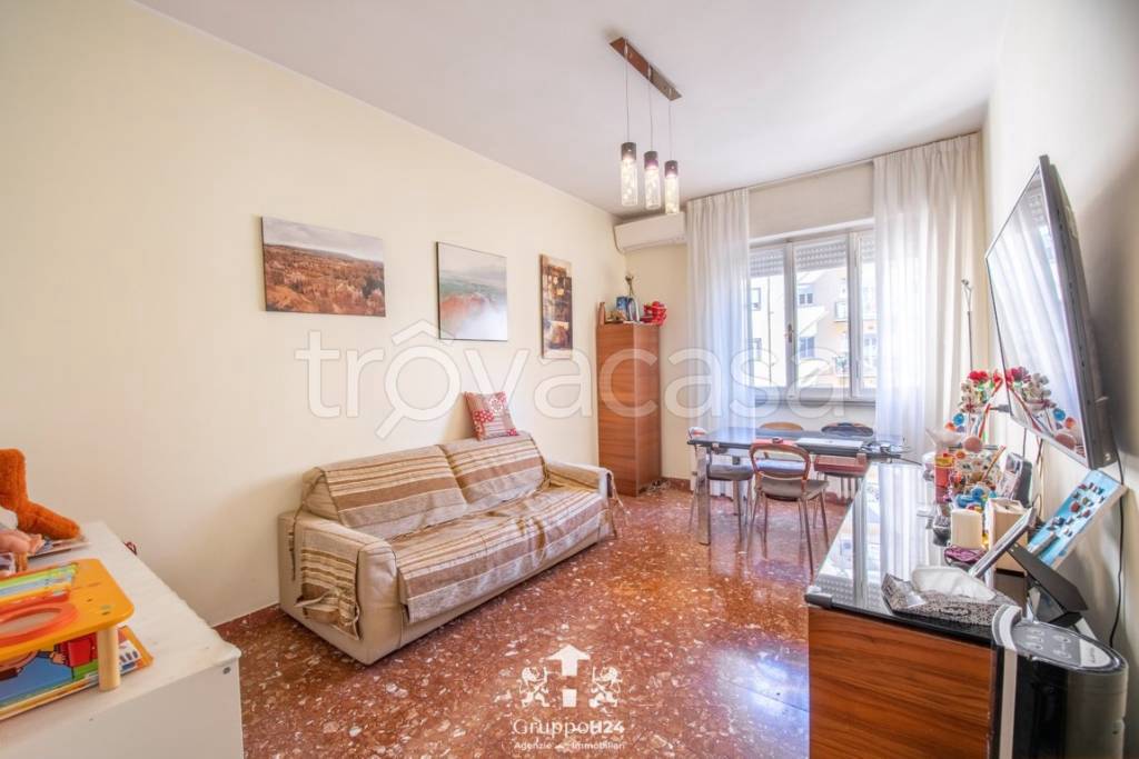 Appartamento in vendita a Roma via Tuscolana, 1168