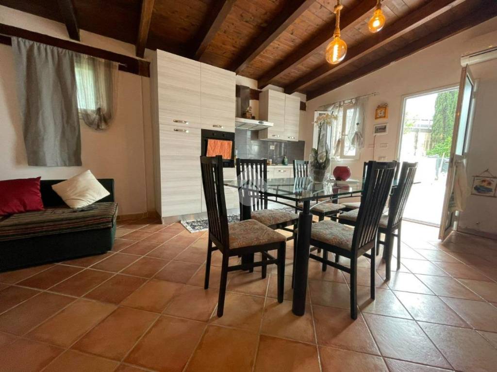 Villa a Schiera in vendita a Terracina via ceccaccio, 1