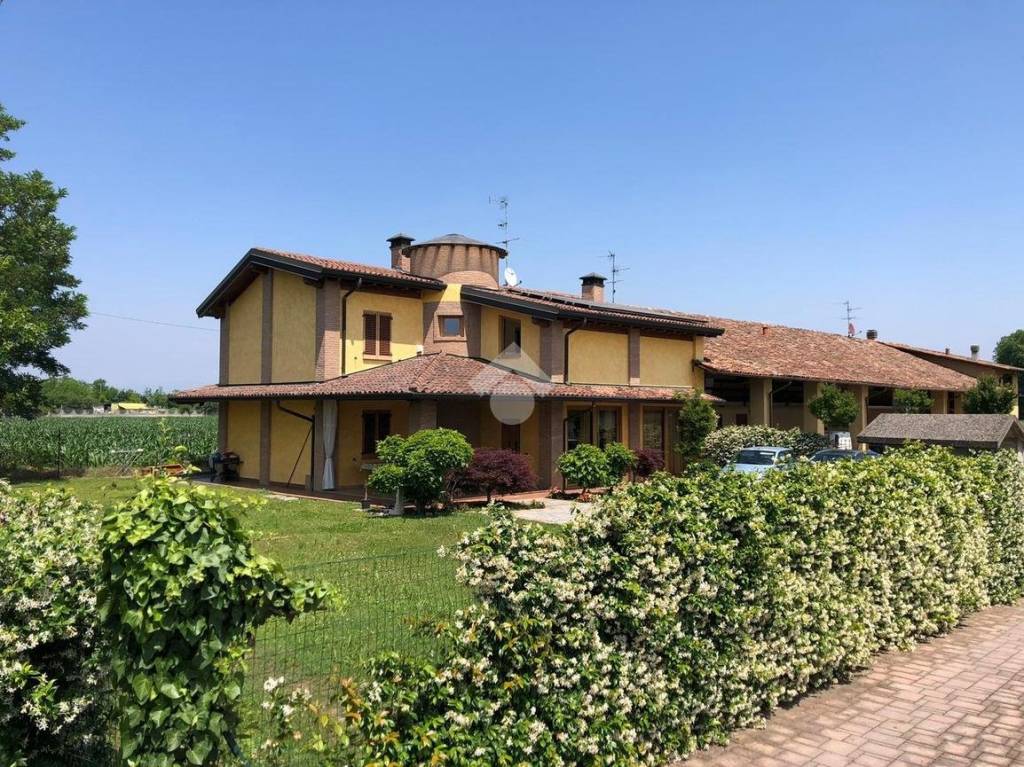 Villa Bifamiliare in vendita a Fara Gera d'Adda via a. Crespi, 2628