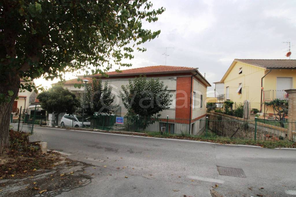 Casa Indipendente in vendita a Montecosaro via Guglielmo Marconi