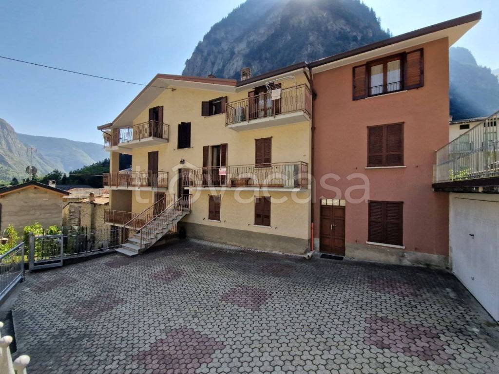 Casa Indipendente in vendita a Val Masino via Cavarini