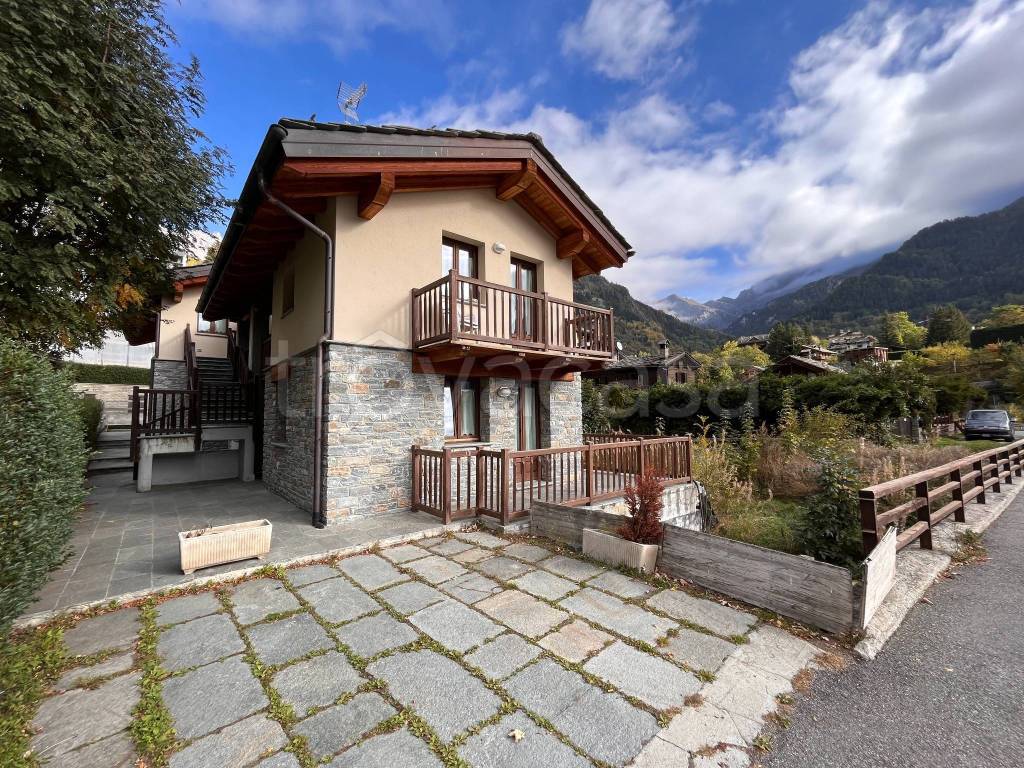 Villa Bifamiliare in vendita a Courmayeur strada Dolonne-la Villette