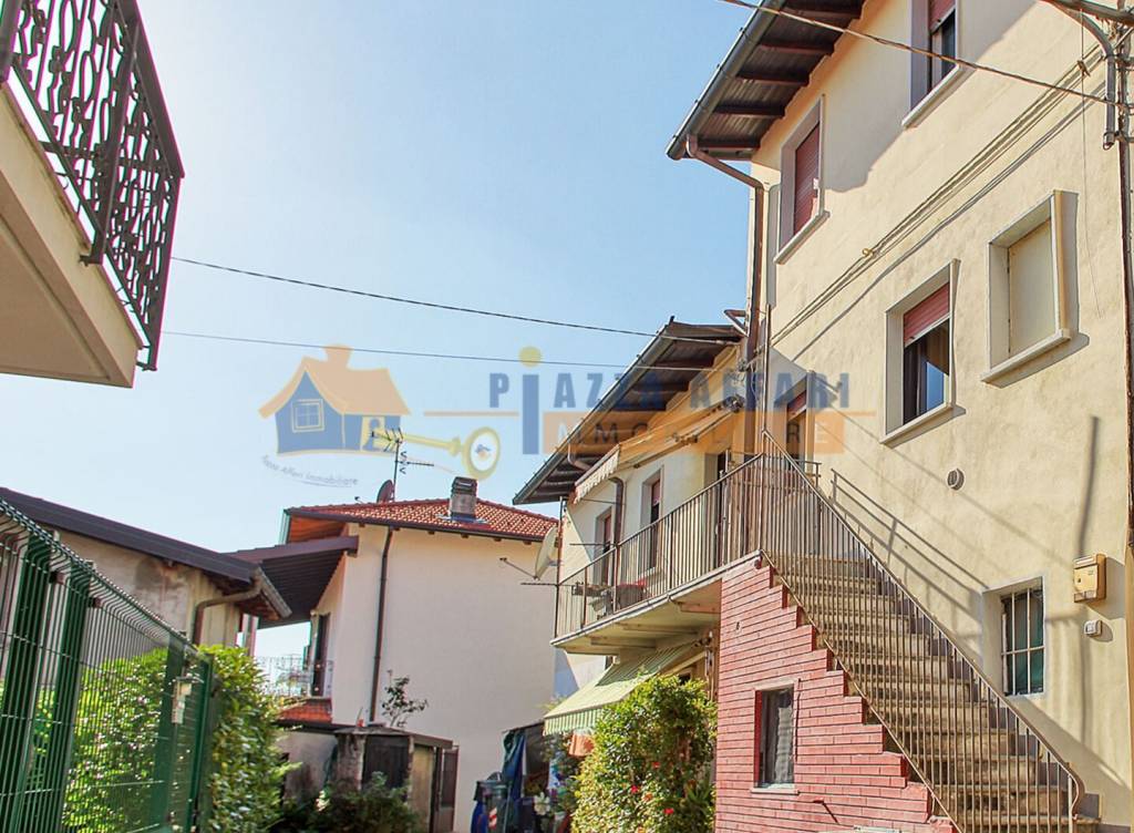 Appartamento in vendita a Carnago via Galliano, 10