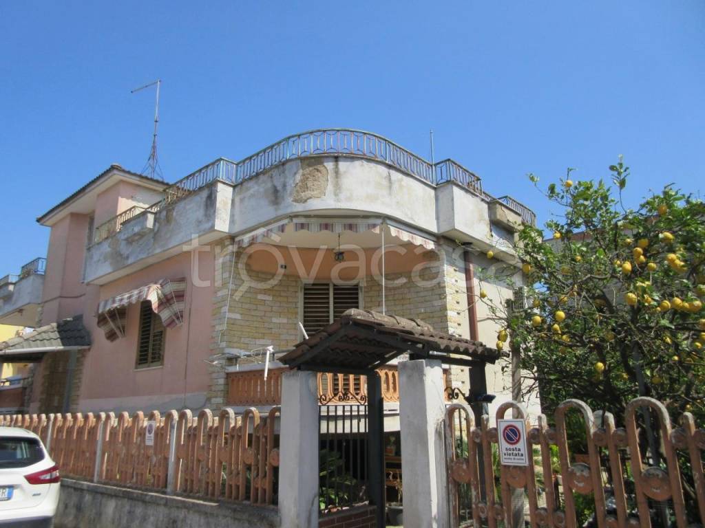 Villa in vendita a Maddaloni via Appia, 255