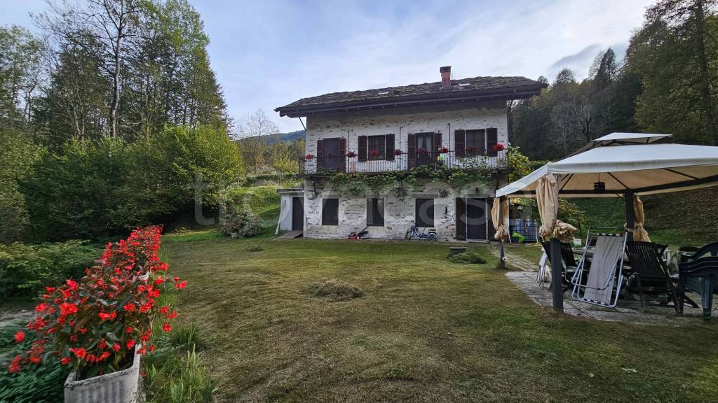 Villa in vendita a Pila via Seggiovie
