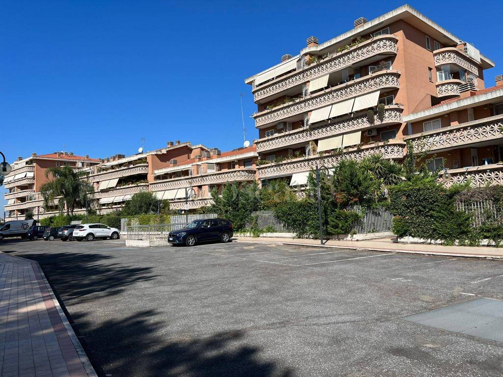 Appartamento in vendita a Roma via Giorgio Vigolo