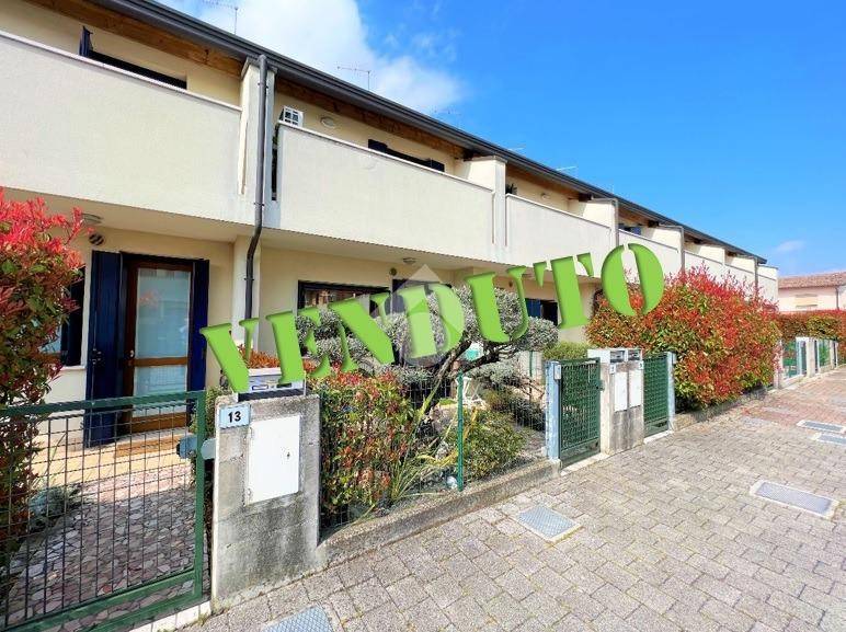 Villa a Schiera in vendita a Resana via degli Alpini, 11